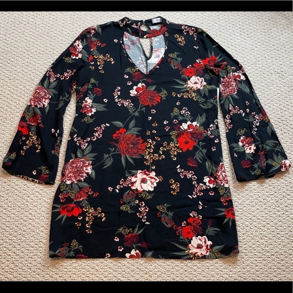 Just Fab long bell sleeve V-neck black floral print Shift Dress, sz L, NWT